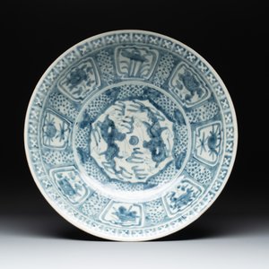 Three Chinese blue and white Swatow dishes, Ming — photo 6