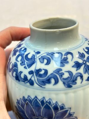 Three Chinese blue and white tea caddies, Chenghua mark, Shunzhi and later — photo 15