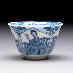 Three Chinese blue and white teapots, a cup and a saucer, Kangxi — foto 4