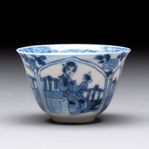 Three Chinese blue and white teapots, a cup and a saucer, Kangxi — foto 5