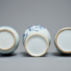 Three Chinese blue and white vases, 19th C. — 照片 5
