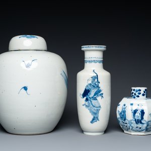 Three Chinese blue and white vases, 19th C. — photo 4
