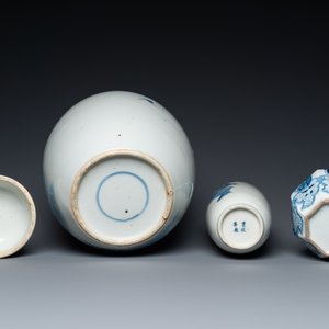 Three Chinese blue and white vases, 19th C. — photo 7