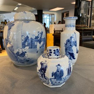 Three Chinese blue and white vases, 19th C. — photo 8