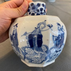 Three Chinese blue and white vases, 19th C. — photo 10