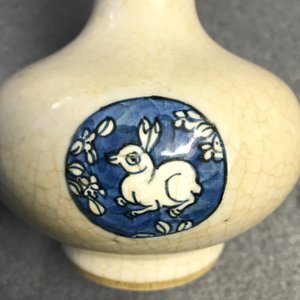 Three Chinese blue and white vases, a brush washer and a stem cup, Ming and later — photo 14