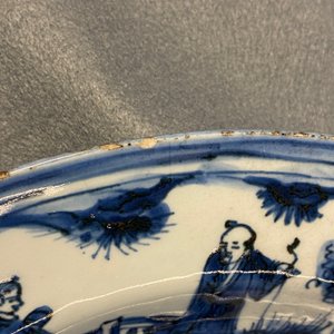 Three Chinese blue and white vases and a dish, Transitional period and Kangxi — 照片 11