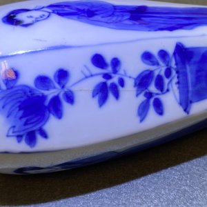 Three Chinese blue and white vases and a dish, Transitional period and Kangxi — 照片 19