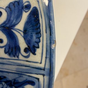 Three Chinese blue and white vases and a dish, Transitional period and Kangxi — 照片 10