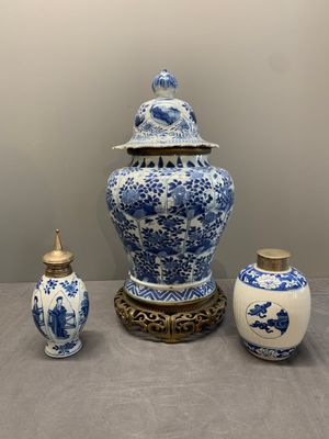 Three Chinese blue and white vases, Kangxi — photo 1