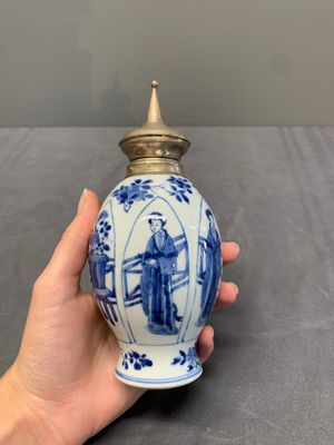 Three Chinese blue and white vases, Kangxi — photo 12
