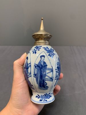 Three Chinese blue and white vases, Kangxi — photo 13
