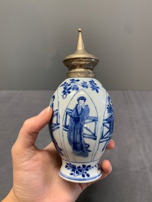 Three Chinese blue and white vases, Kangxi — photo 16