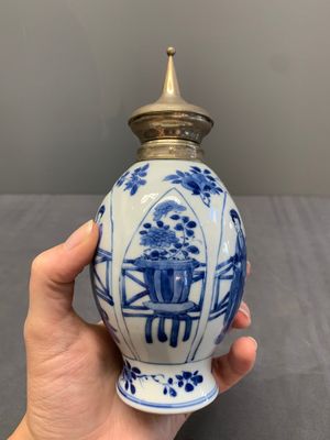 Three Chinese blue and white vases, Kangxi — photo 17