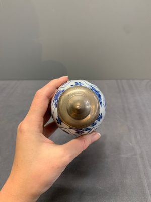Three Chinese blue and white vases, Kangxi — photo 18