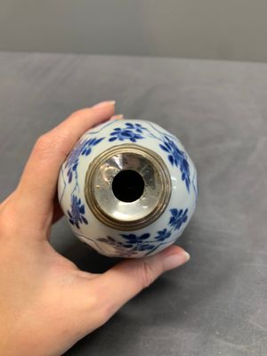Three Chinese blue and white vases, Kangxi — photo 21