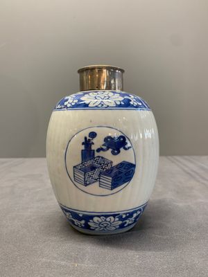 Three Chinese blue and white vases, Kangxi — photo 23