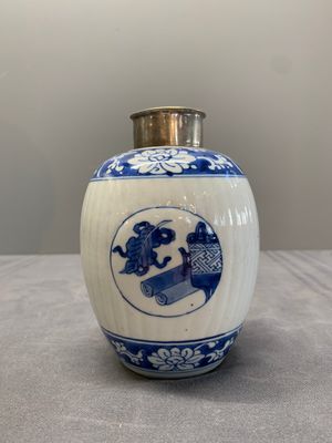 Three Chinese blue and white vases, Kangxi — photo 24