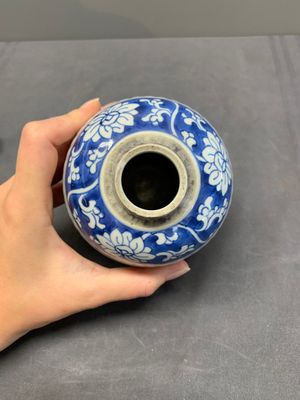 Three Chinese blue and white vases, Kangxi — photo 27