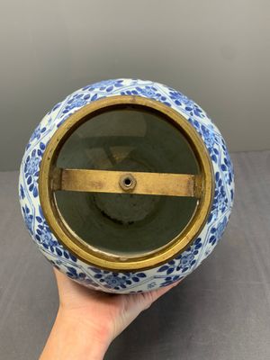 Three Chinese blue and white vases, Kangxi — photo 9