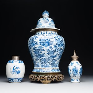 Three Chinese blue and white vases, Kangxi — photo 1