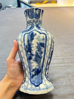 Three Chinese blue and white vases, Kangxi — 照片 3