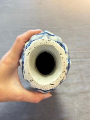Three Chinese blue and white vases, Kangxi — 照片 5