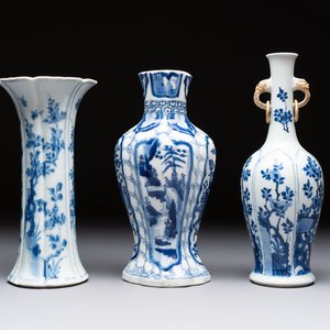 Three Chinese blue and white vases, Kangxi — 照片 1