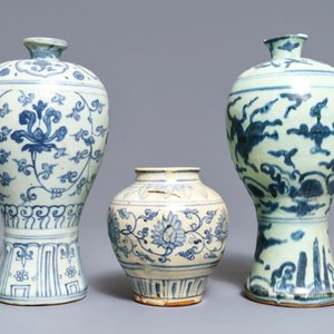 Three Chinese blue and white vases, Ming — 照片 3