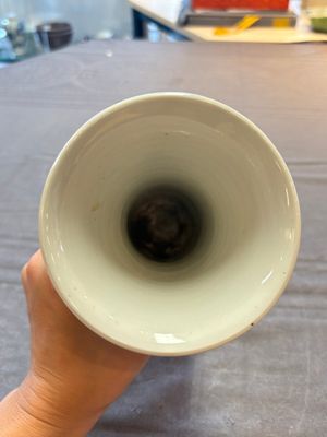 Three Chinese blue and white vases, one with wooden cover, Kangxi — 照片 15