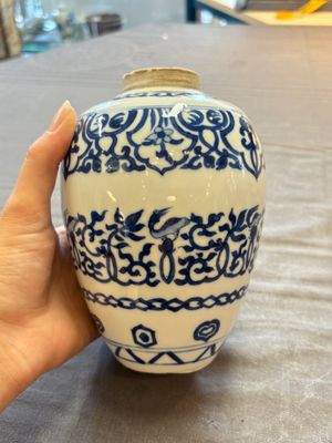 Three Chinese blue and white vases, one with wooden cover, Kangxi — 照片 2