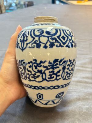 Three Chinese blue and white vases, one with wooden cover, Kangxi — 照片 3