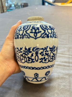 Three Chinese blue and white vases, one with wooden cover, Kangxi — 照片 4