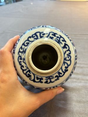 Three Chinese blue and white vases, one with wooden cover, Kangxi — 照片 6
