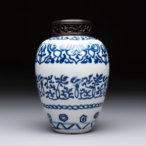 Three Chinese blue and white vases, one with wooden cover, Kangxi — 照片 8