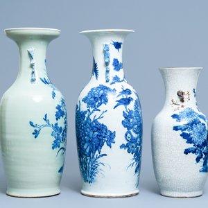 Three Chinese blue and white vases with birds among blossoming branches, 19th C. — 照片 2