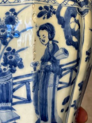 Three Chinese blue and white vases with floral design, Kangxi — photo 11