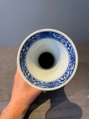 Three Chinese blue and white vases with floral design, Kangxi — photo 20
