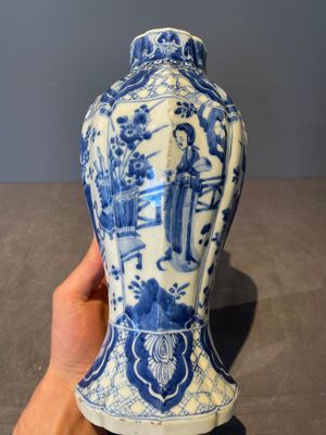 Three Chinese blue and white vases with floral design, Kangxi — photo 10
