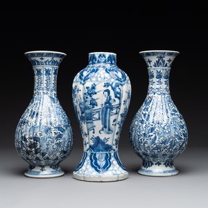 Three Chinese blue and white vases with floral design, Kangxi — photo 1
