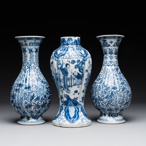 Three Chinese blue and white vases with floral design, Kangxi — photo 2