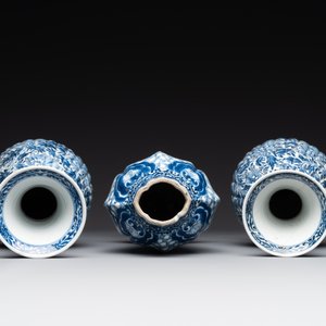 Three Chinese blue and white vases with floral design, Kangxi — photo 3