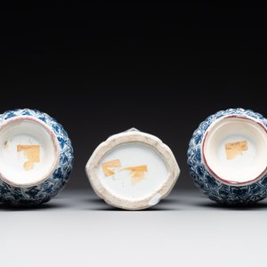 Three Chinese blue and white vases with floral design, Kangxi — photo 4