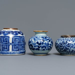 Three Chinese blue and white Vietnamese market 'Bleu de Hue' jars and brush washers, 19th C. — 照片 2