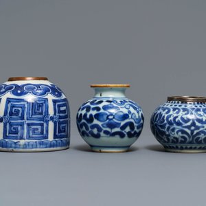 Three Chinese blue and white Vietnamese market 'Bleu de Hue' jars and brush washers, 19th C. — 照片 3