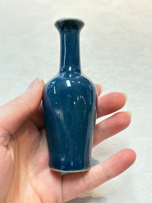 Three Chinese blue-glazed miniature vases on wooden stands and a claire-de-lune seal paste box and cover, 19th C. — photo 24
