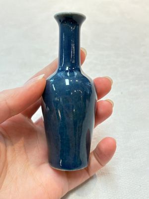Three Chinese blue-glazed miniature vases on wooden stands and a claire-de-lune seal paste box and cover, 19th C. — photo 22