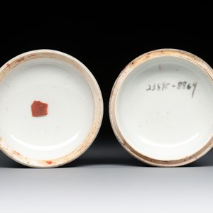 Three Chinese blue-glazed miniature vases on wooden stands and a claire-de-lune seal paste box and cover, 19th C. — photo 8