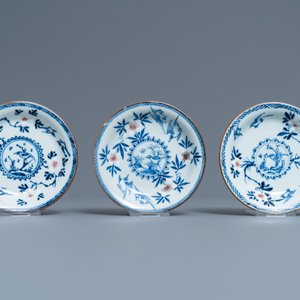 Three Chinese blue, white and copper-red cups and saucers, Kangxi — 照片 2