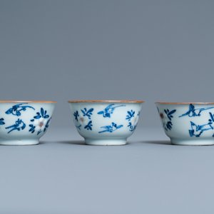 Three Chinese blue, white and copper-red cups and saucers, Kangxi — 照片 6